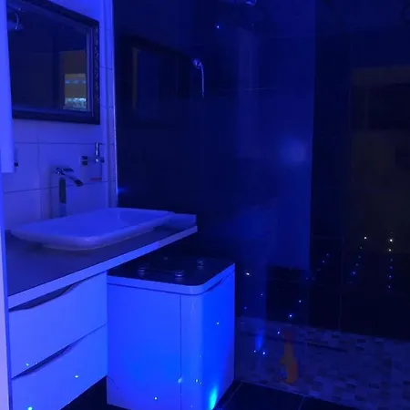 Blau Apartment *
